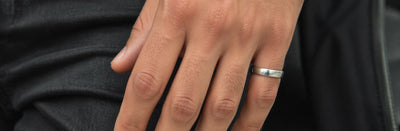 Le porte de la bague pour l'homme en Islam